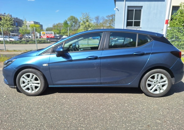 Opel Astra cena 48000 przebieg: 79000, rok produkcji 2016 z Wrocław małe 137